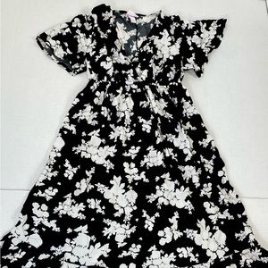 Isabel | Maternity By Ingrid & Isabel Flutter Short Sleeve Black Floral Size XS